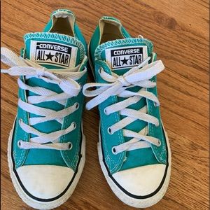 Converse Child All-Star Low Top Sneaker SZ 2 EUC
